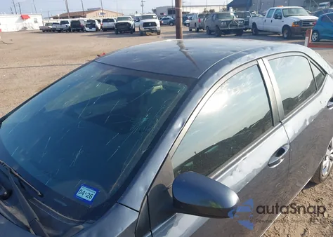 2015 Toyota Corolla Le z USA, uszkodzony, nr VIN 5YFBURHE4FP329400